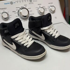 Nike big kids SB Black and White High-Tops